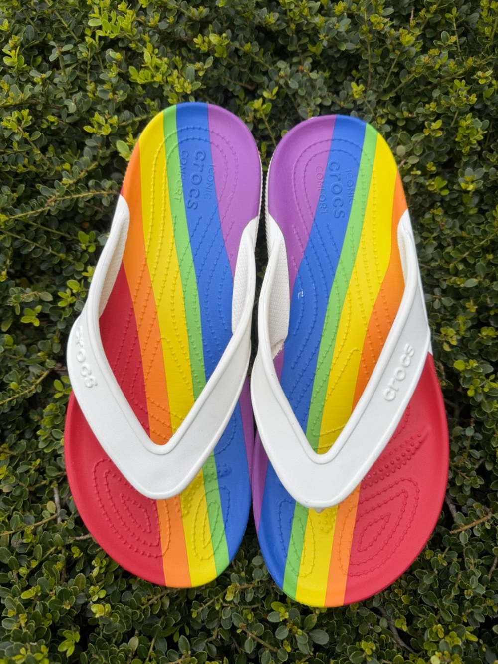 Crocs Classic II Rainbow Stripe Flip-Flops Comfort Sandals Rainbow Size M 11 NEW